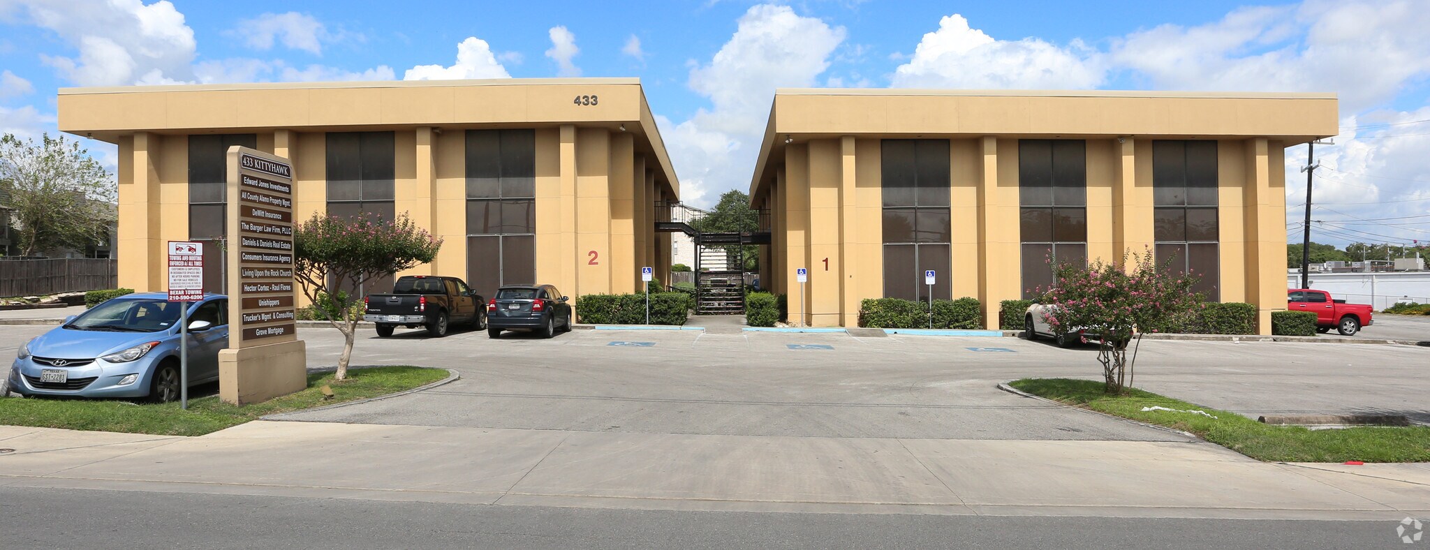 433 Kitty Hawk Rd, Universal City, TX à louer Photo principale– Image 1 sur 12