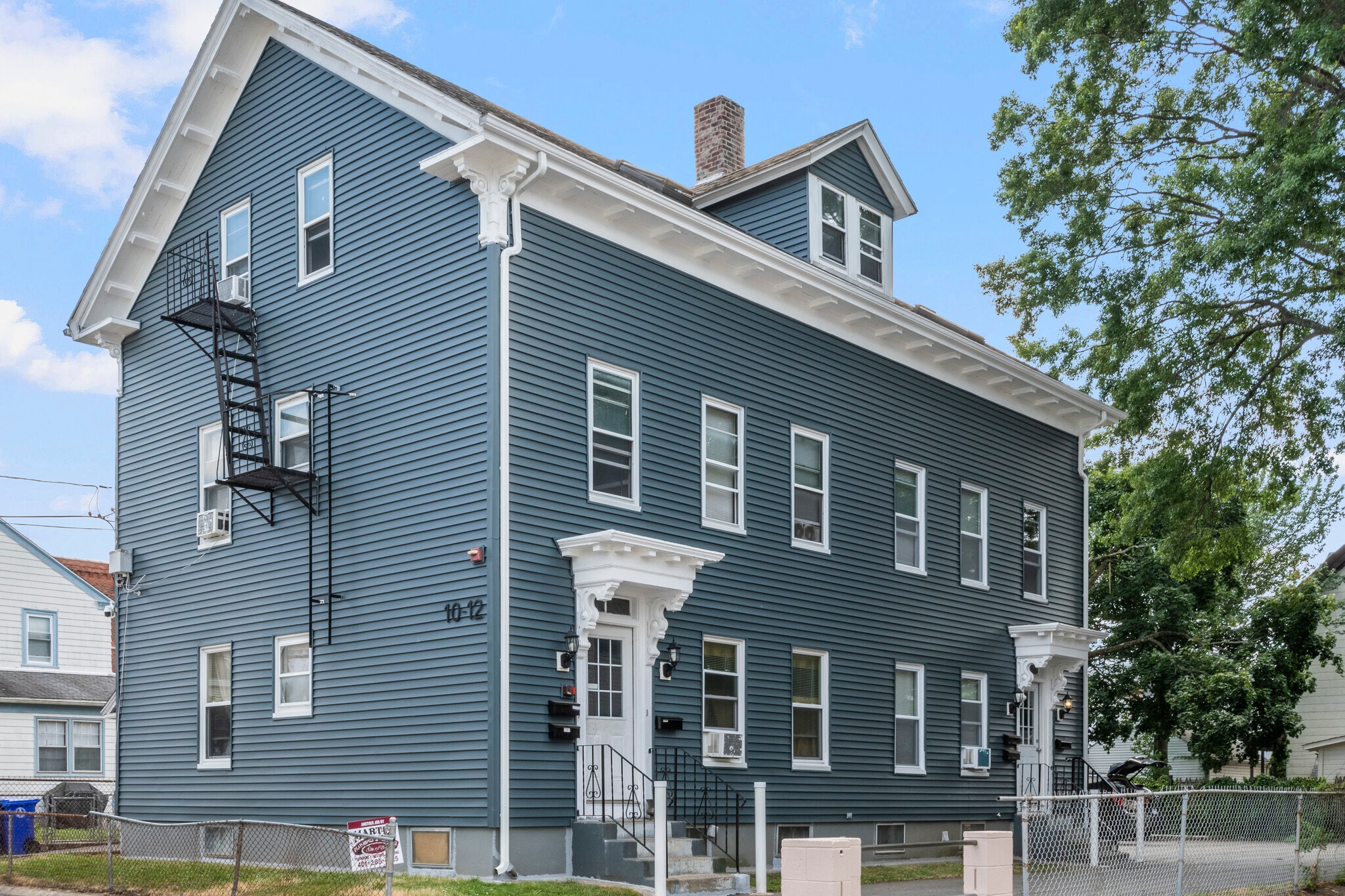 10 Evaleen St, Central Falls, RI à vendre Photo de l’immeuble– Image 1 sur 25