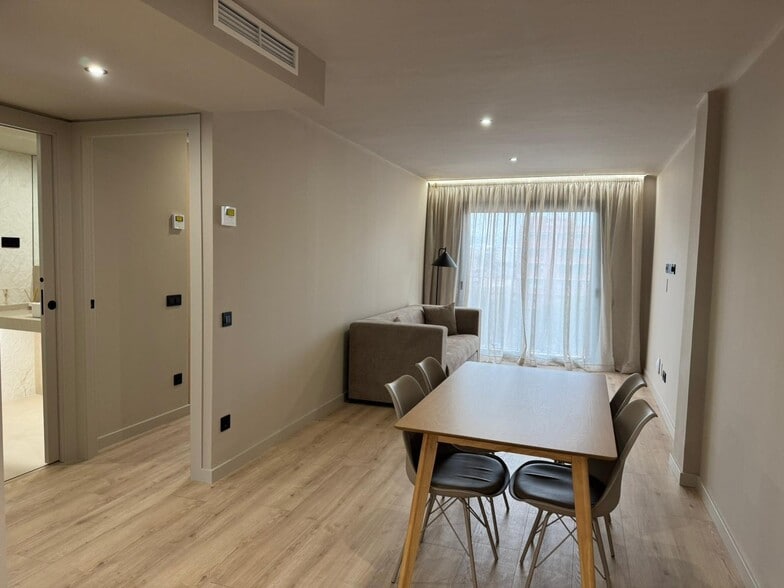 Immeuble residentiel dans Santa Coloma de Gramenet, Barcelona à vendre - Photo intérieure – Image 2 sur 50