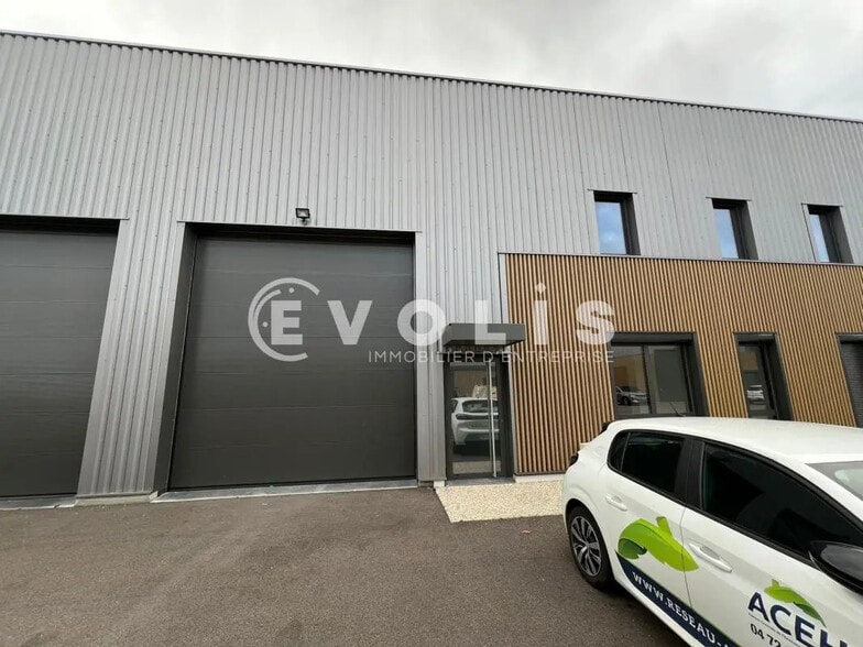 45 Rue Ampère, Chassieu à louer - Photo de l’immeuble – Image 3 sur 13
