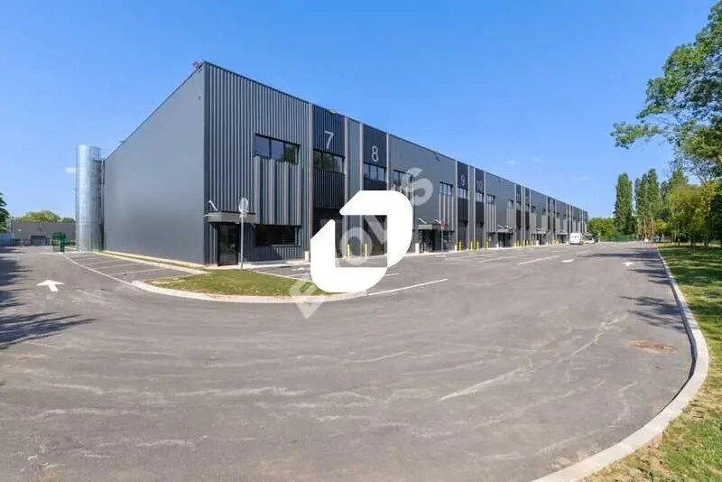 Local d’activités dans Cergy à louer - Photo de l’immeuble – Image 1 sur 15