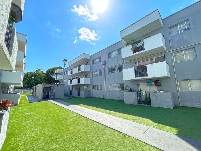 13300 Alexandria Dr, Opa Locka, FL à vendre - Photo de l’immeuble – Image 2 sur 20