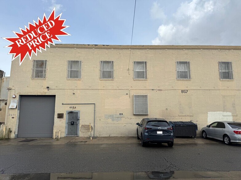 651 E 61st St, Los Angeles, CA à vendre - Photo de l’immeuble – Image 2 sur 3