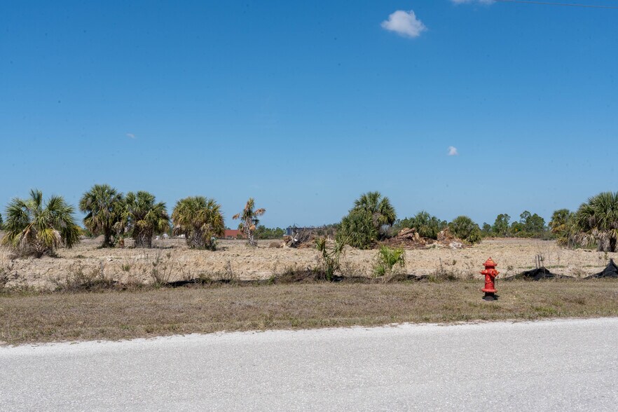 8001 Northup dr, Punta Gorda, FL à vendre - Photo de la construction – Image 3 sur 4