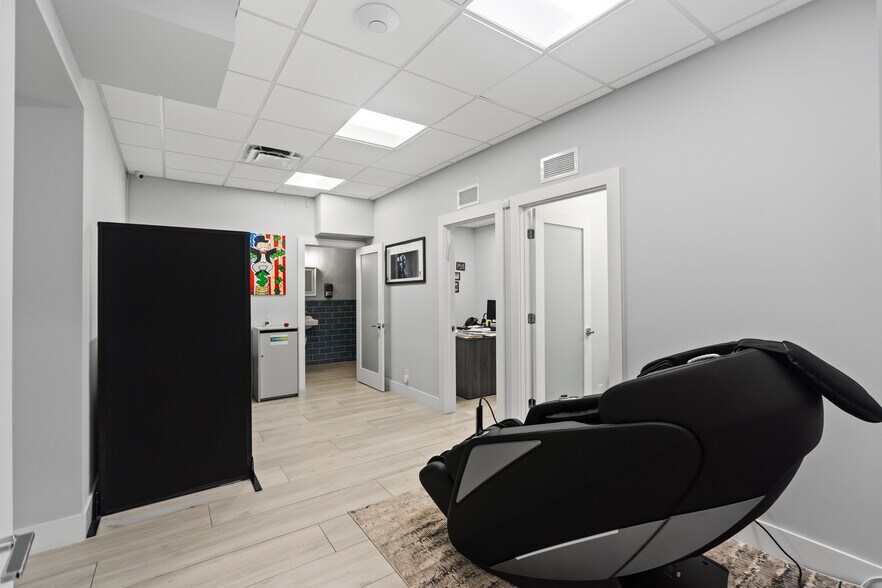 3655 N Dixie Hwy, Oakland Park, FL à louer - Photo de l’immeuble – Image 3 sur 14