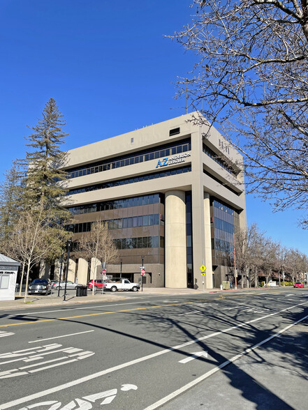 50 Old Courthouse Sq, Santa Rosa, CA à louer - Photo de l’immeuble – Image 1 sur 3