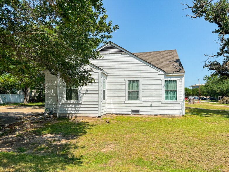 400 Oak St, Bryan, TX à louer - Photo de l’immeuble – Image 3 sur 20