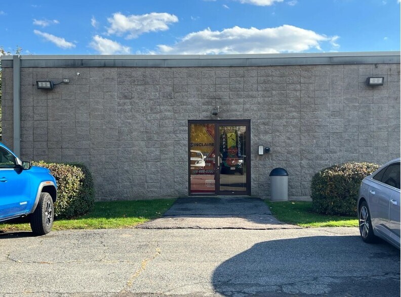 310 South St, Plainville, MA à louer - Photo de l’immeuble – Image 3 sur 13