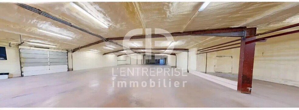 Industriel/Logistique dans Carros à louer - Photo de l’immeuble – Image 2 sur 5