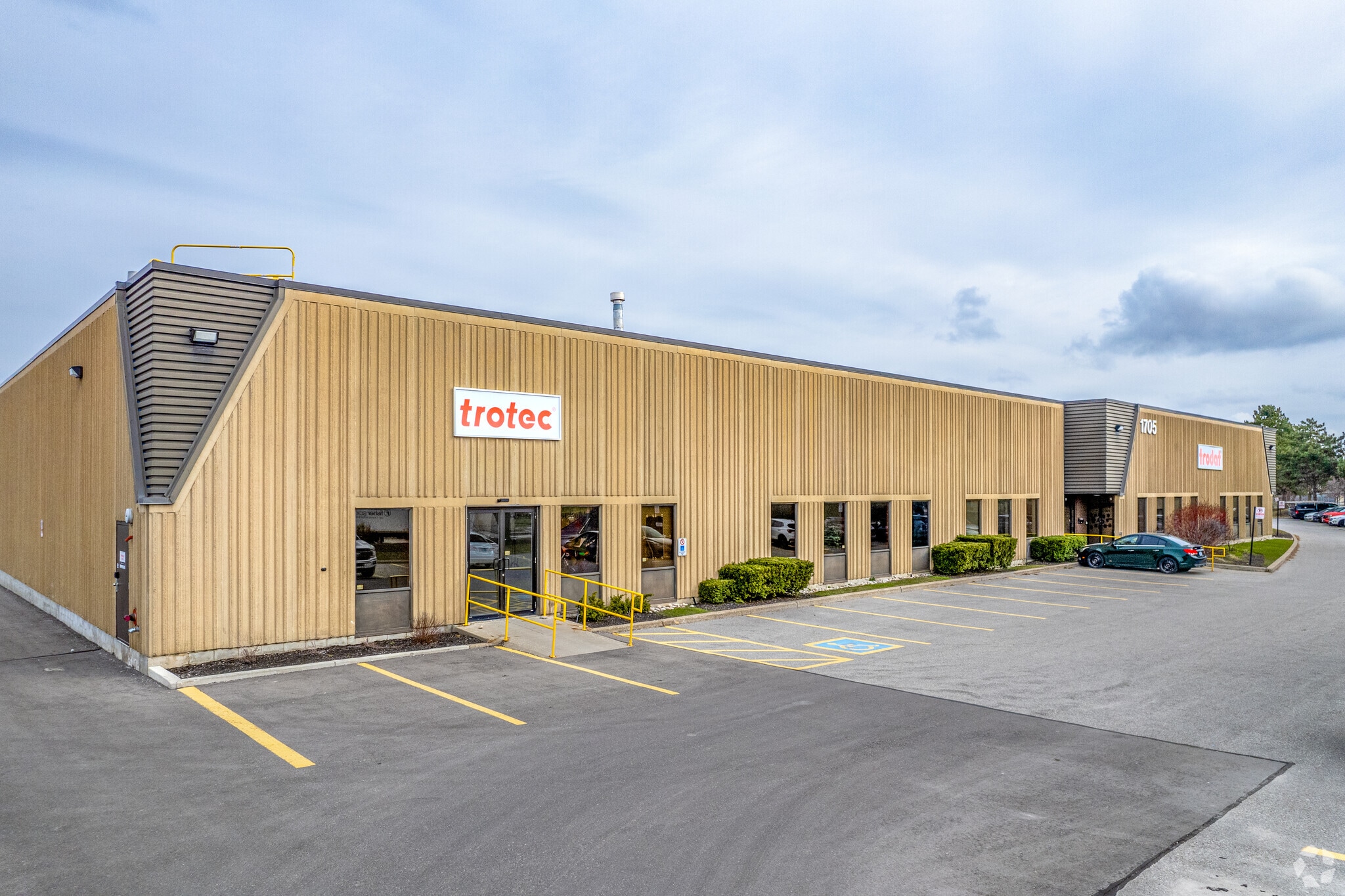 1705 Argentia Rd, Mississauga, ON à louer Photo de l’immeuble– Image 1 sur 21