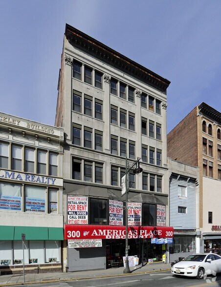 300 Main St, Paterson, NJ à vendre - Photo principale – Image 1 sur 29