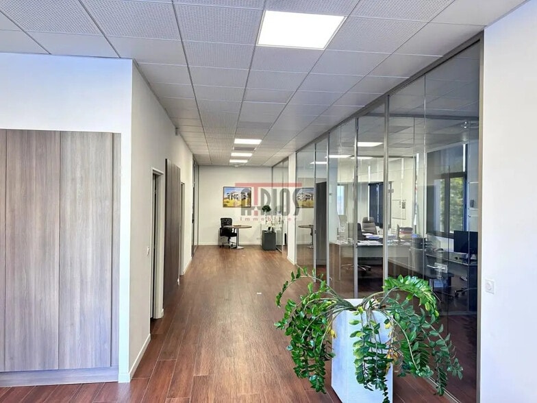Bureau dans Toulon à louer - Photo de l’immeuble – Image 2 sur 3