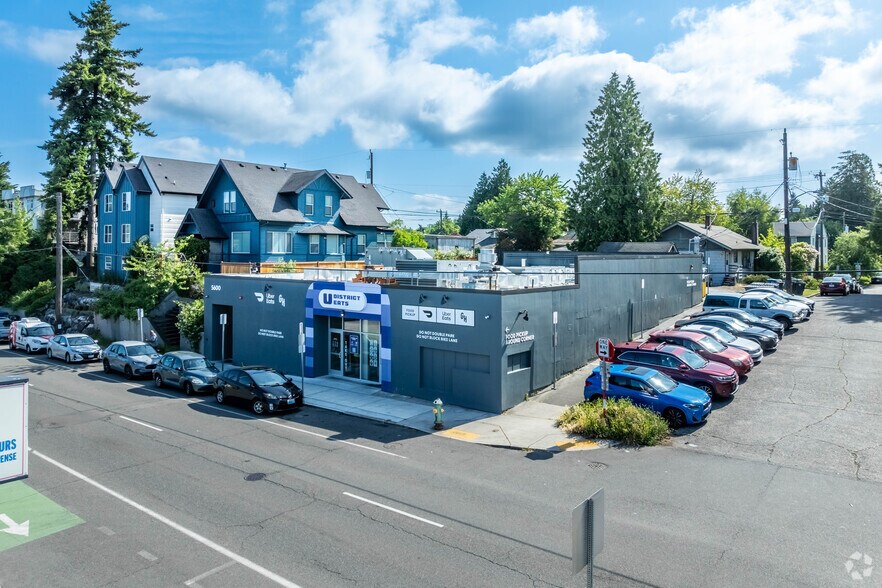 5600 Roosevelt Way, Seattle, WA à louer - Photo de l’immeuble – Image 1 sur 16