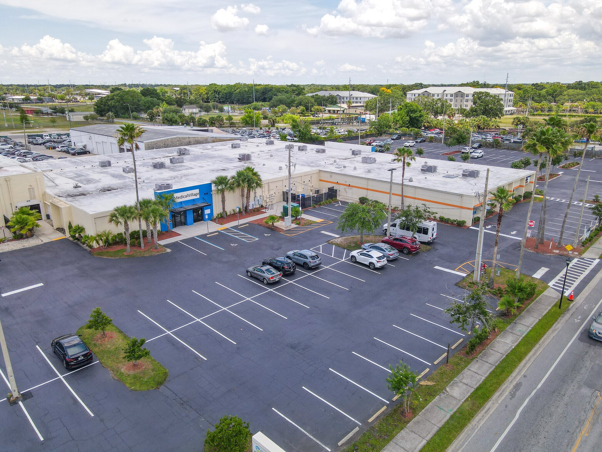 800-840 Mercy Dr, Orlando, FL à louer Photo de l’immeuble– Image 1 sur 23
