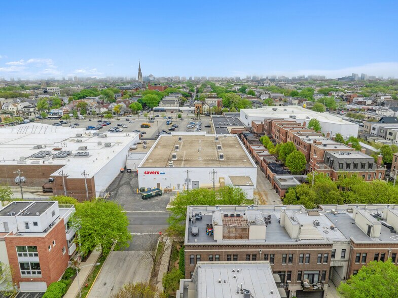 2928 N Ashland Ave, Chicago, IL à vendre - Photo de l’immeuble – Image 3 sur 9