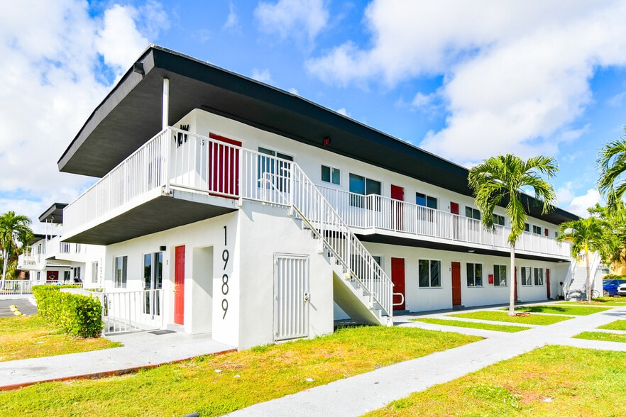1989 N Glades Dr, North Miami Beach, FL à vendre - Photo principale – Image 1 sur 6