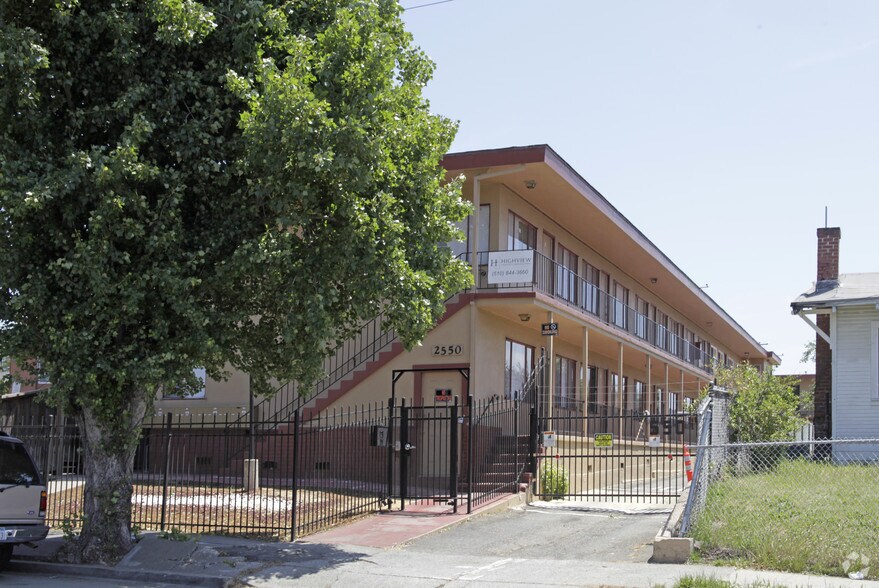2550 35th Ave, Oakland, CA à vendre - Photo principale – Image 1 sur 62