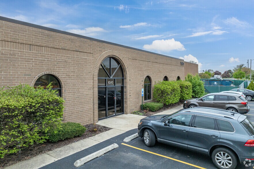 1070 W Ardmore Ave, Itasca, IL à louer - Photo de l’immeuble – Image 3 sur 5