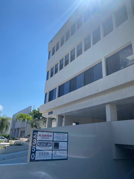 2350 Coral Way, Coral Gables, FL à vendre - Photo de l’immeuble – Image 3 sur 26