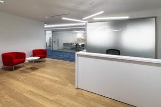 6350 Walker Ln, Alexandria, VA à louer Photo intérieure– Image 2 sur 10