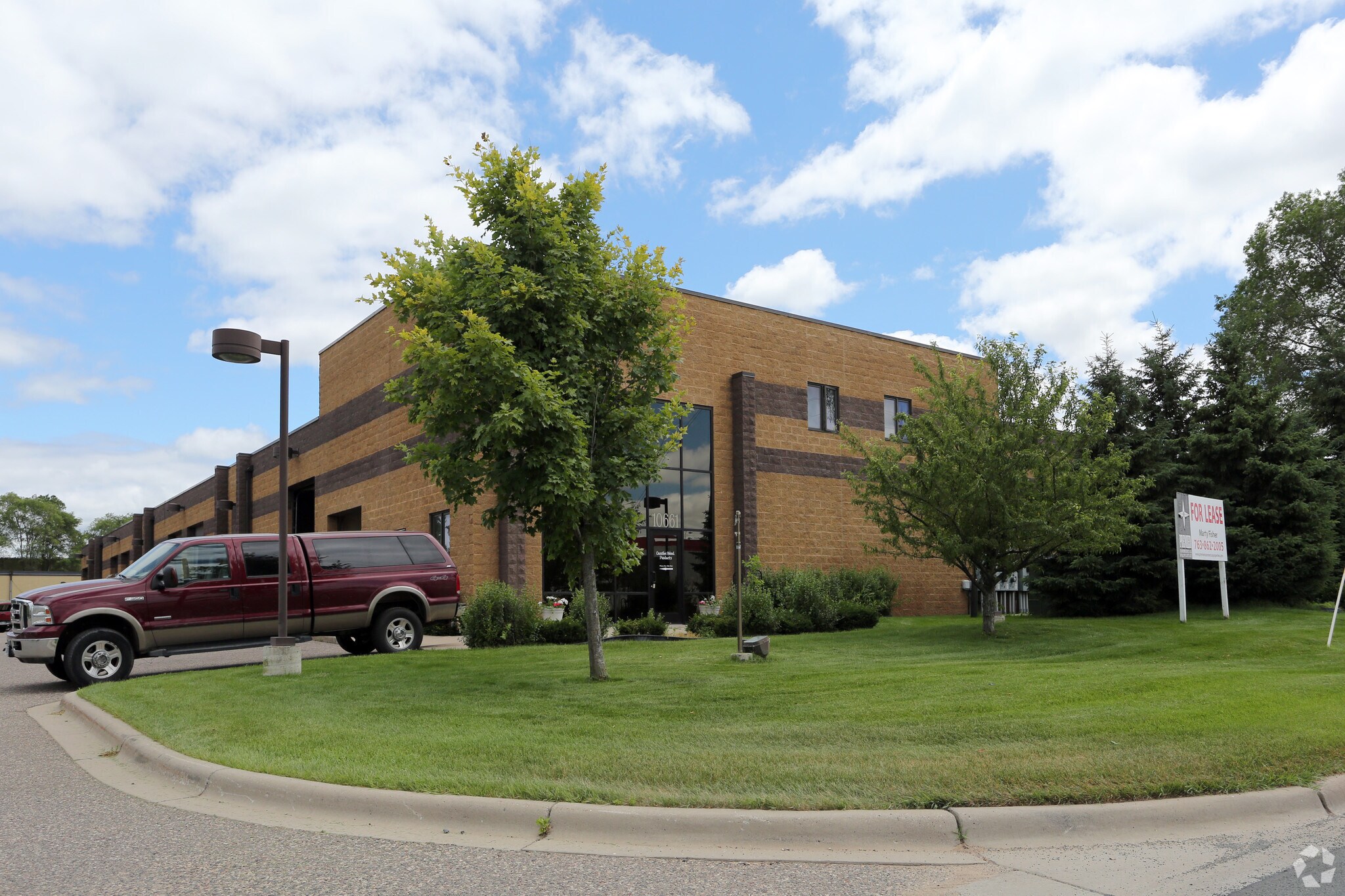 10661 NE Nassau St, Blaine, MN à louer Photo principale– Image 1 sur 17