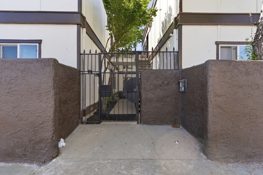 1640 23rd St, San Pablo, CA à vendre - Photo de l’immeuble – Image 2 sur 19