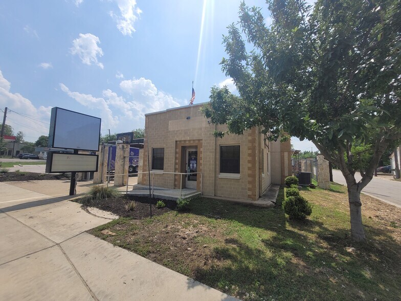 1119 N Main St, Taylor, TX à vendre - Photo de l’immeuble – Image 3 sur 16
