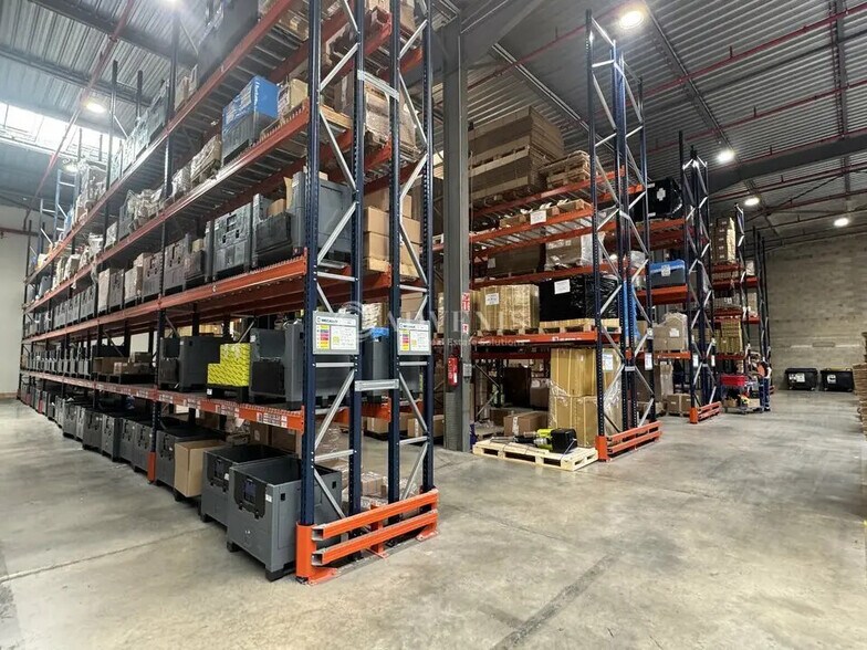Industriel/Logistique dans Stains à louer - Photo de l’immeuble – Image 3 sur 7