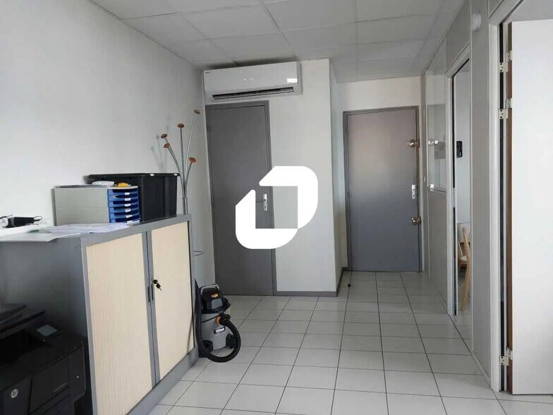 Bureau dans Mauguio à louer - Photo de l’immeuble – Image 3 sur 10