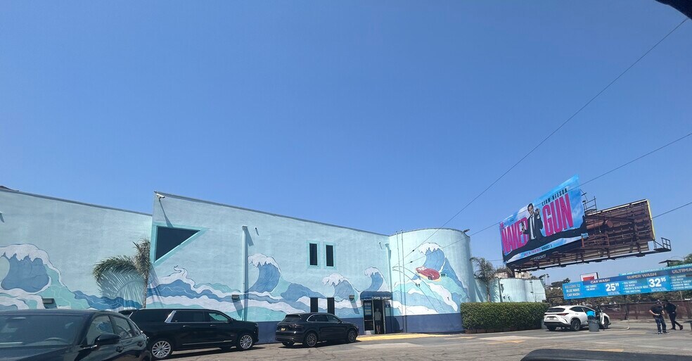 10854 Santa Monica Blvd, Los Angeles, CA à louer - Photo de l’immeuble – Image 3 sur 3