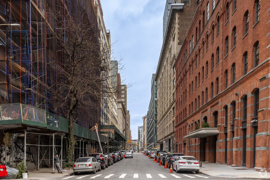 95 Vandam St, New York, NY à vendre - Photo de l’immeuble – Image 3 sur 7