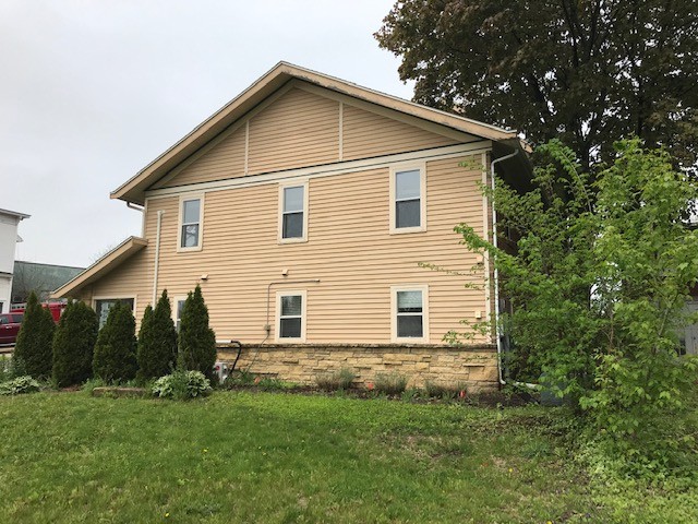 303 E Main St, Mount Horeb, WI à louer - Photo de l’immeuble – Image 3 sur 8