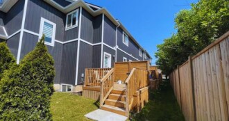 8196 Mcleod Rd, Niagara Falls, ON à vendre - Photo de l’immeuble – Image 2 sur 2