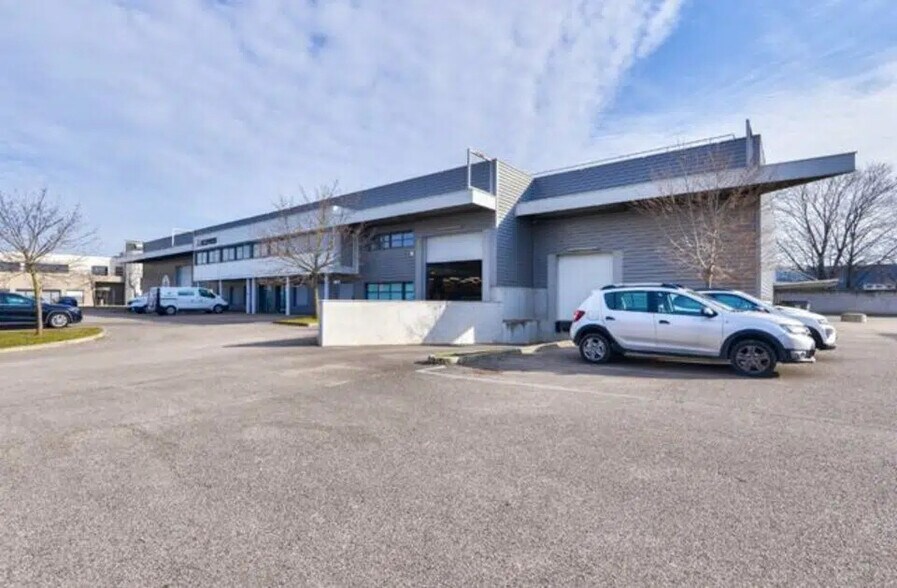 151 A Route De Grenoble, Saint-Priest à louer - Photo de l’immeuble – Image 1 sur 15