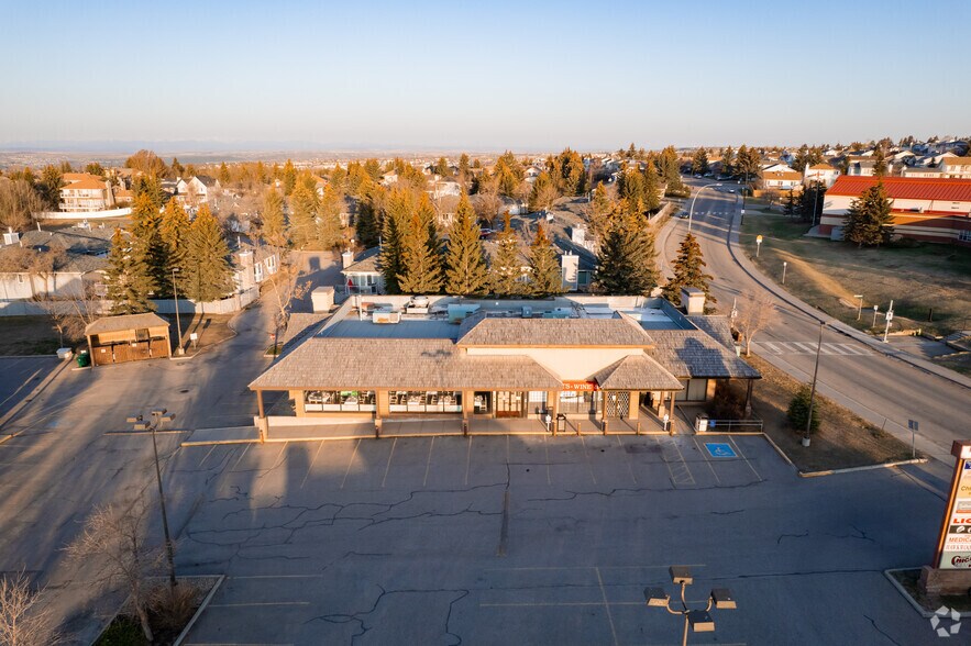 555 Hawkwood Blvd NW, Calgary, AB à vendre - Aérien – Image 3 sur 6