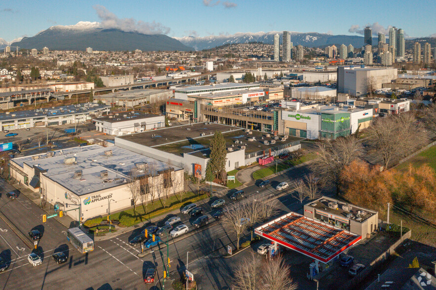 3355 Grandview Hwy, Vancouver, BC à louer - Photo de l’immeuble – Image 2 sur 7