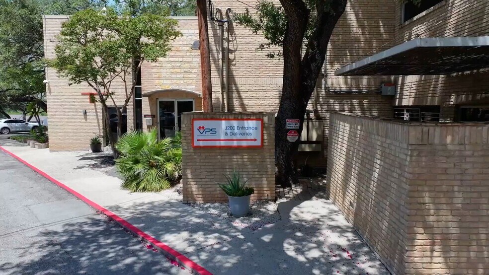 8647 Wurzbach Rd, San Antonio, TX à vendre - Vidéo sur l’annonce professionnelle – Image 2 sur 13