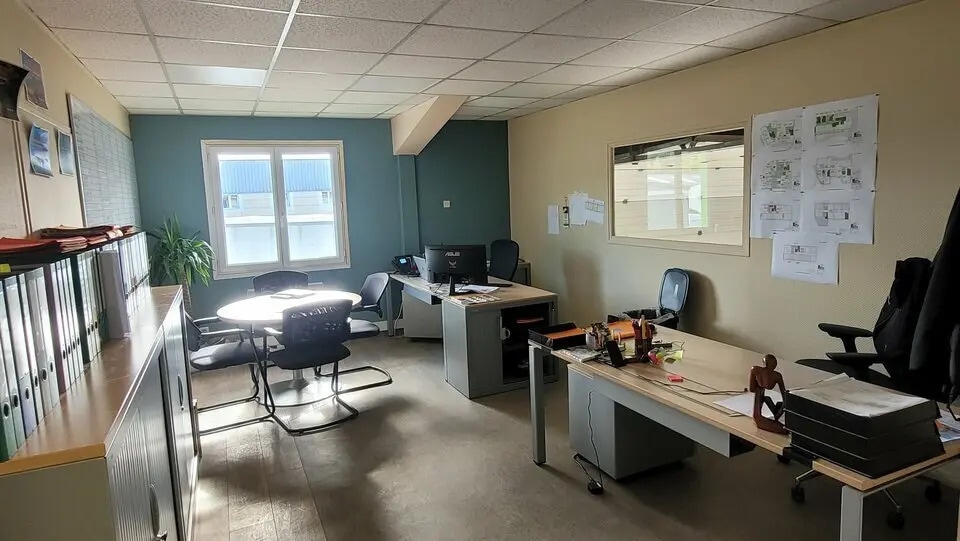 Local d’activités dans Maromme à louer - Photo de l’immeuble – Image 3 sur 10