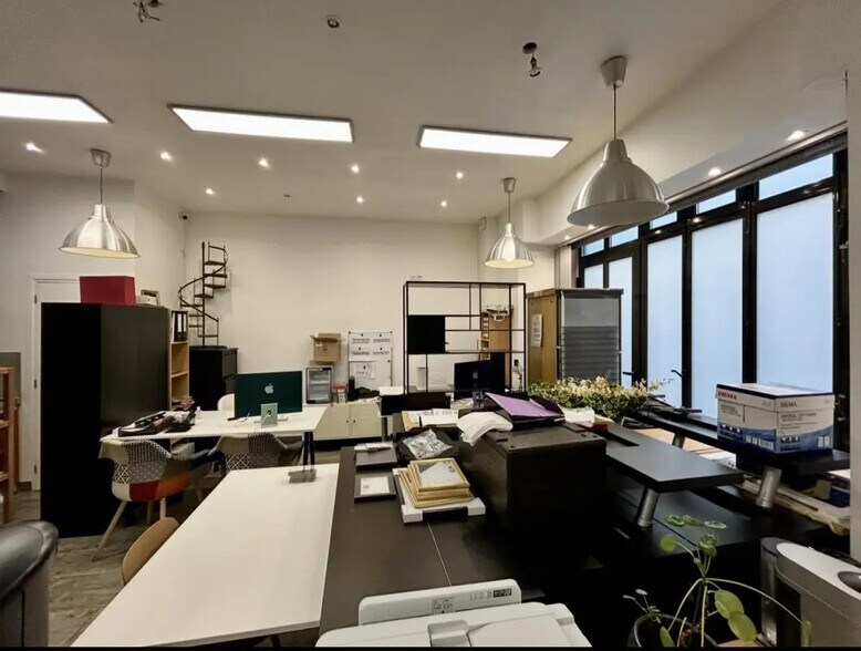 Local commercial dans Paris à vendre - Photo de l’immeuble – Image 2 sur 7