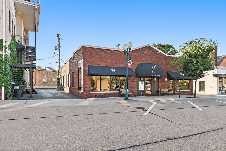 112 S Maple St, Sycamore, IL à vendre - Photo de l’immeuble – Image 2 sur 25
