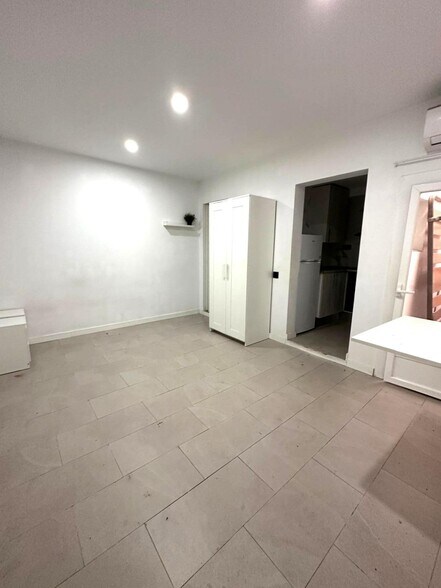 Immeuble residentiel dans Santa Coloma de Gramenet, Barcelona à vendre - Photo intérieure – Image 2 sur 30