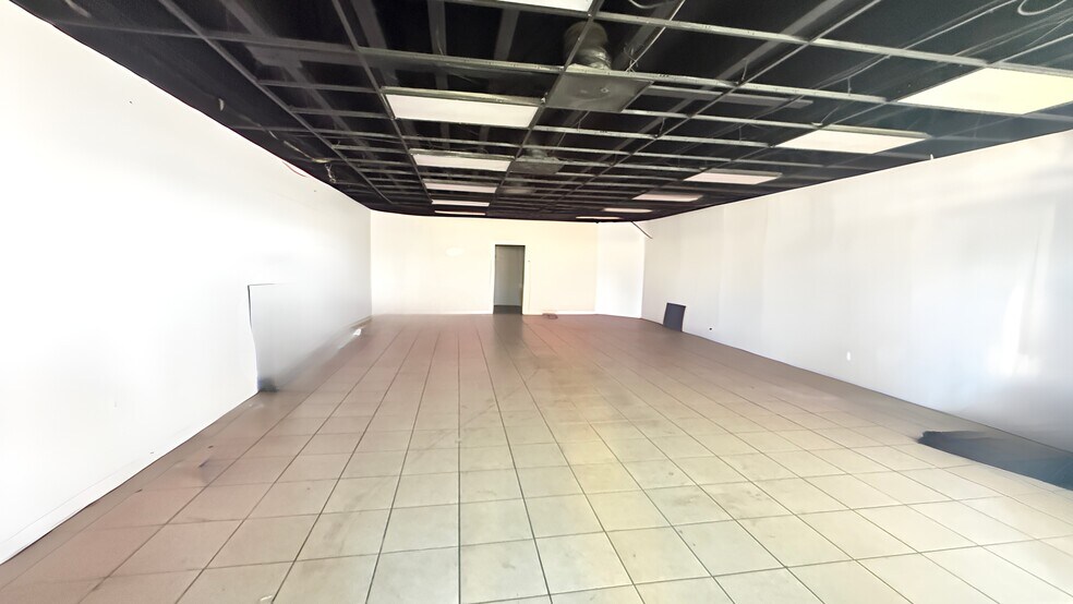 555 S Mt Vernon Ave, San Bernardino, CA à louer - Photo de l’immeuble – Image 3 sur 29