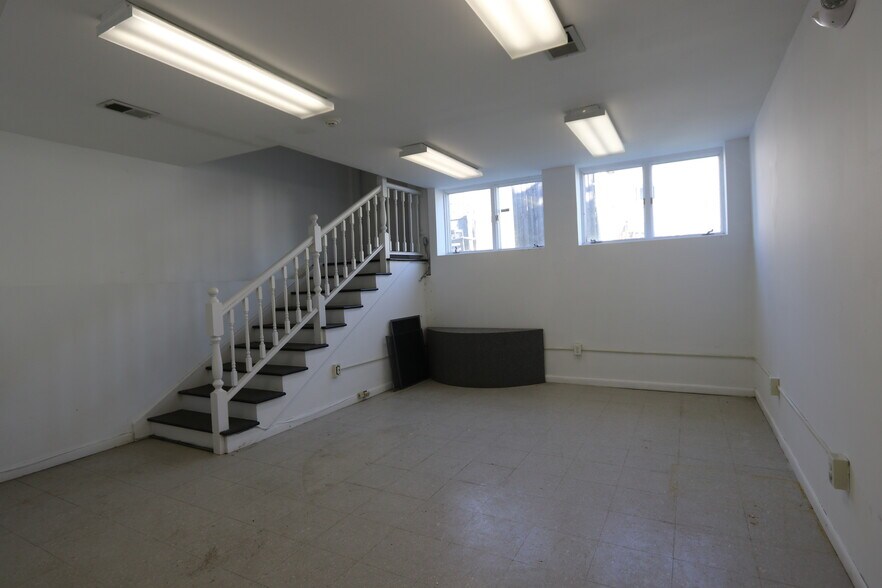 75 W Pleasant Ave, Maywood, NJ à louer - Photo de l’immeuble – Image 3 sur 8