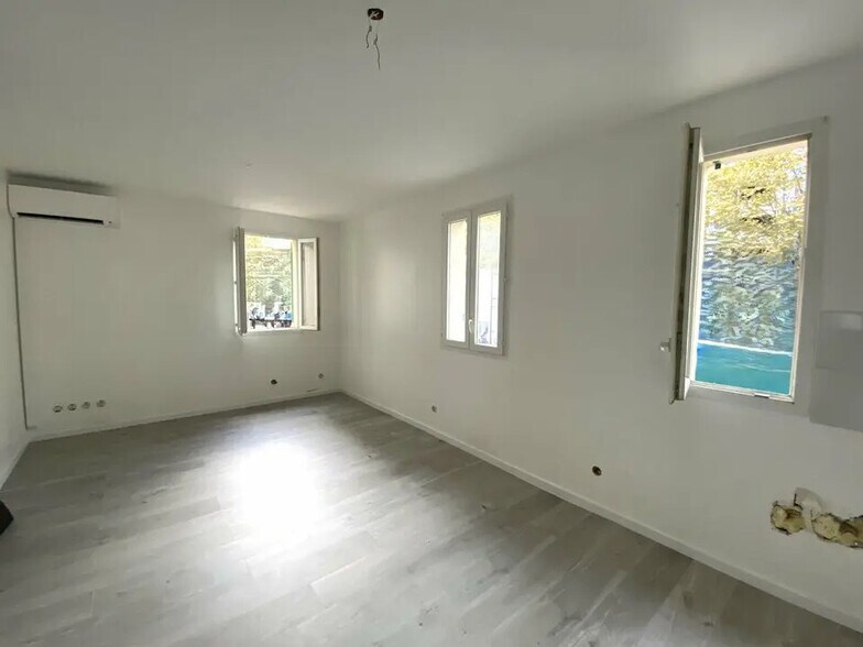 Bureau dans Antibes à louer - Photo de l’immeuble – Image 1 sur 4