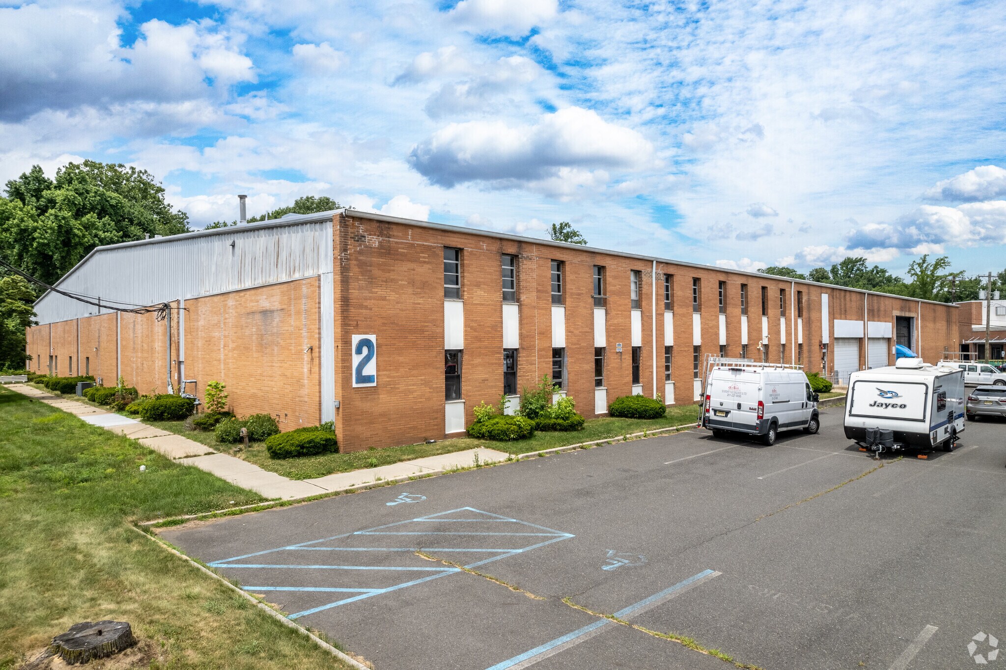 2 Milltown Ct, Union Township, NJ à louer Photo principale– Image 1 sur 7