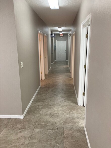 3282-3284 Cove Bend Dr, Lutz, FL à louer - Photo de l’immeuble – Image 3 sur 15