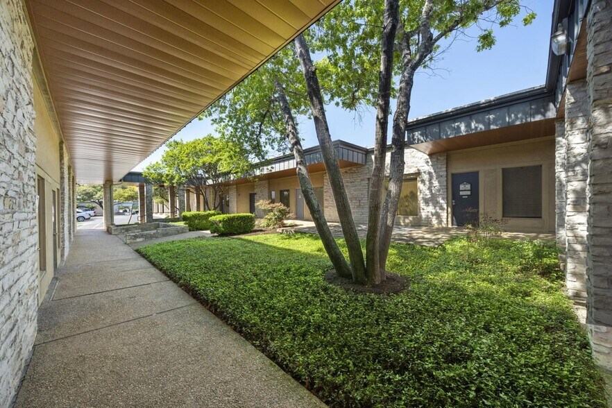 4419 Frontier Trl, Austin, TX à louer - Photo de l’immeuble – Image 3 sur 10