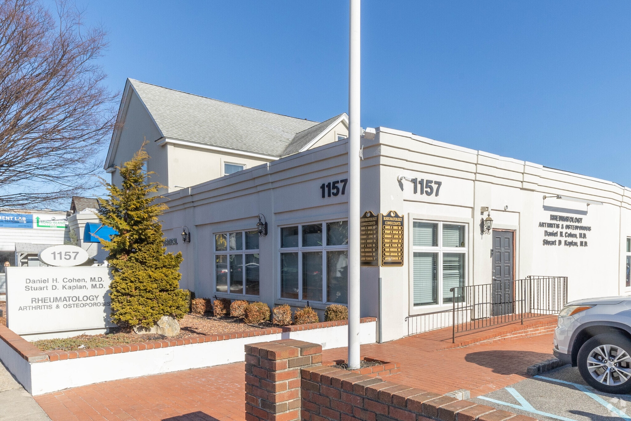 1157 Broadway, Hewlett, NY à louer Photo principale– Image 1 sur 26