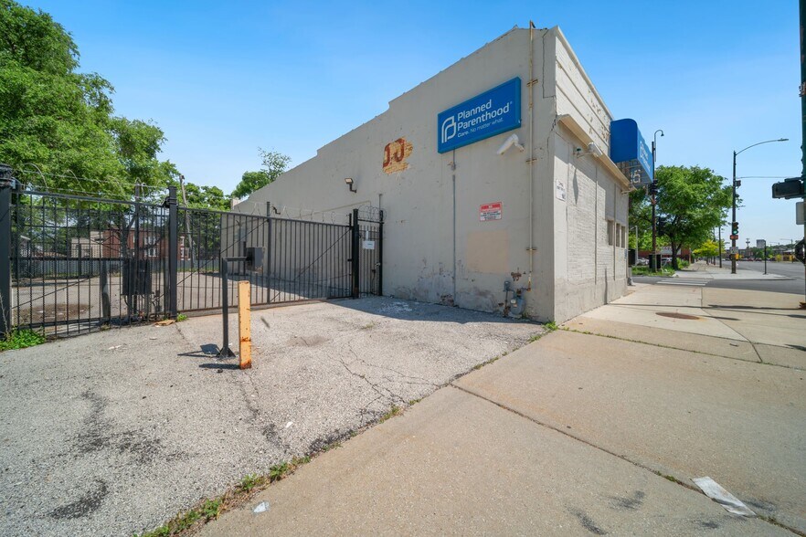 6059 S Ashland Ave, Chicago, IL à louer - Photo de l’immeuble – Image 3 sur 21