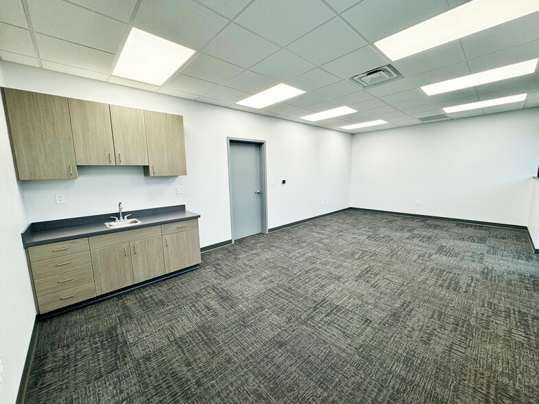 4440-4460 Reynolds Drive, Hilliard, OH à louer - Photo de l’immeuble – Image 3 sur 5
